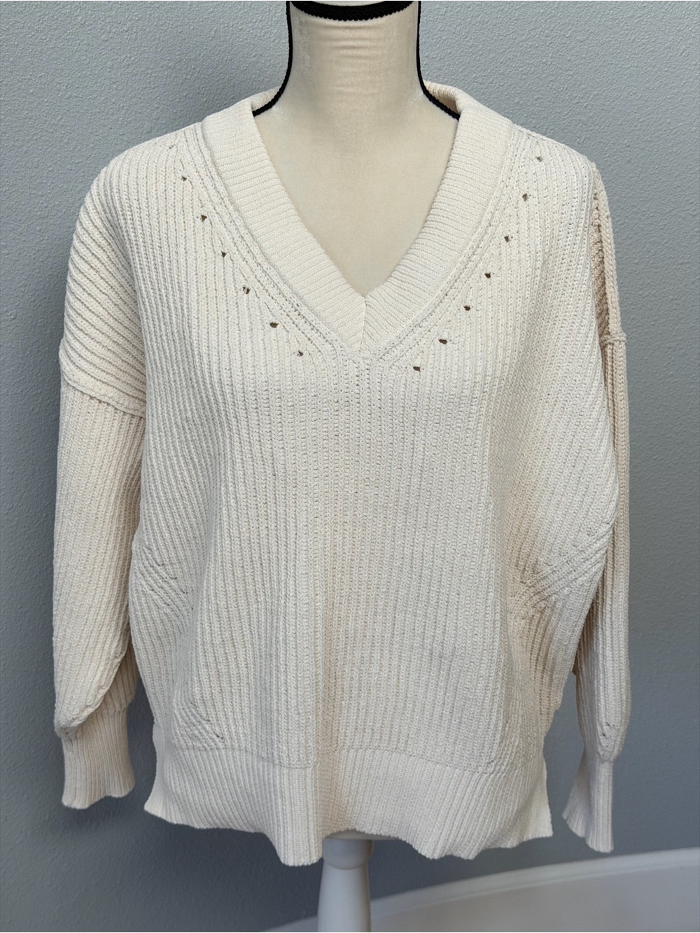 Aerie Cream Oversized Ribbed V-Neck Knit Sweater Eyelet Accent S / P